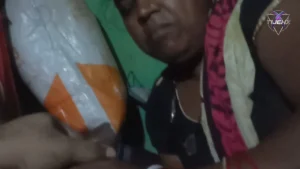 Desi real indian aunty seduced and fucked